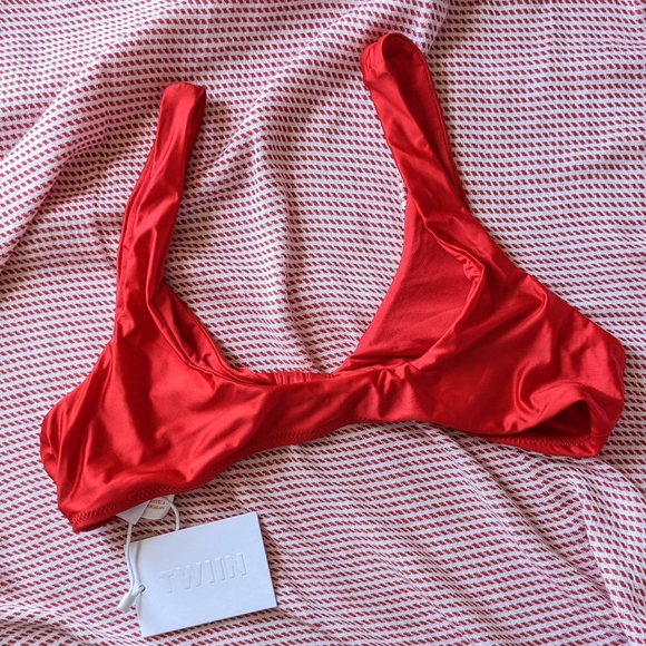 Summer 🌞 SALE Revolve Twiin Red, Size L Bikini Top, Pamela Knot Twist Large - Picture 5 of 11